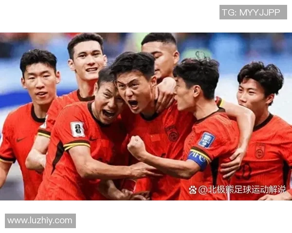 性格阳光的足球明星们展现友善与团队精神的魅力与风采